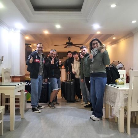 Roma Hotel Noi Bai Airport Hanoi Buitenkant foto