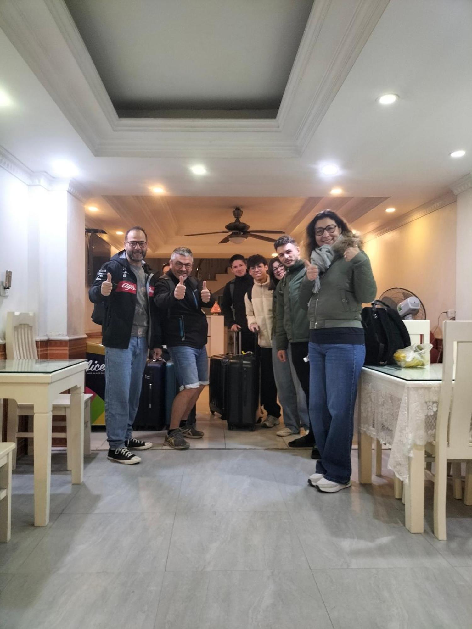 Roma Hotel Noi Bai Airport Hanoi Buitenkant foto