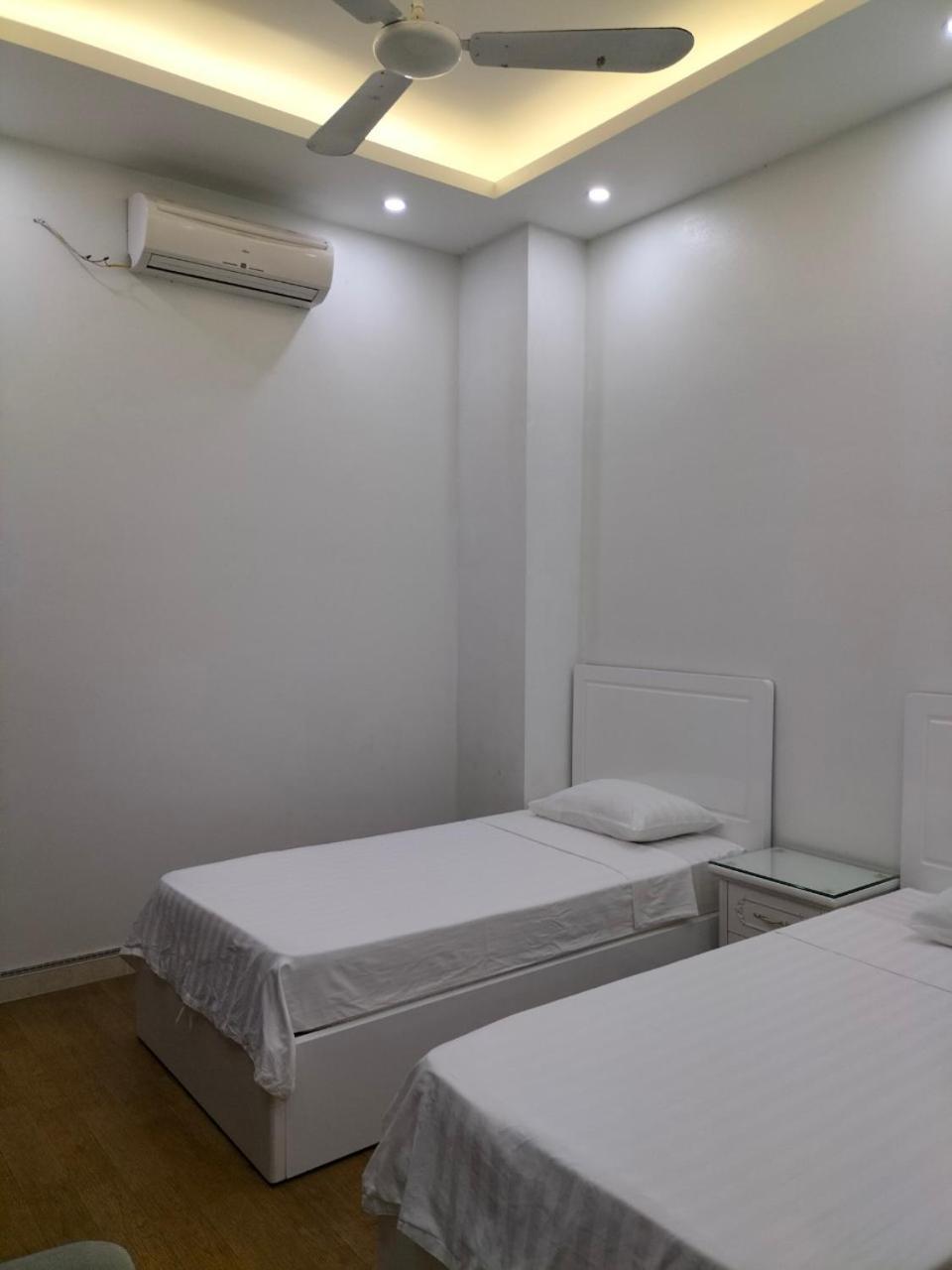 Roma Hotel Noi Bai Airport Hanoi Buitenkant foto