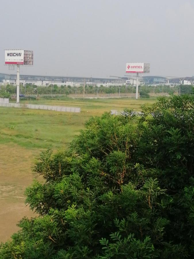 Roma Hotel Noi Bai Airport Hanoi Buitenkant foto