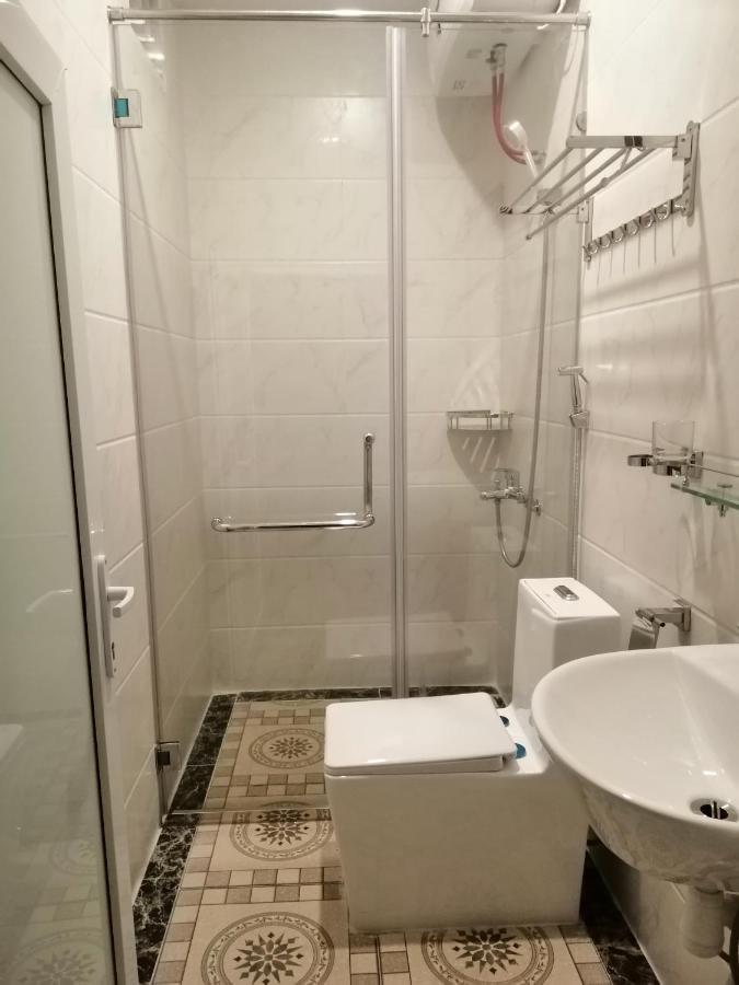 Roma Hotel Noi Bai Airport Hanoi Buitenkant foto